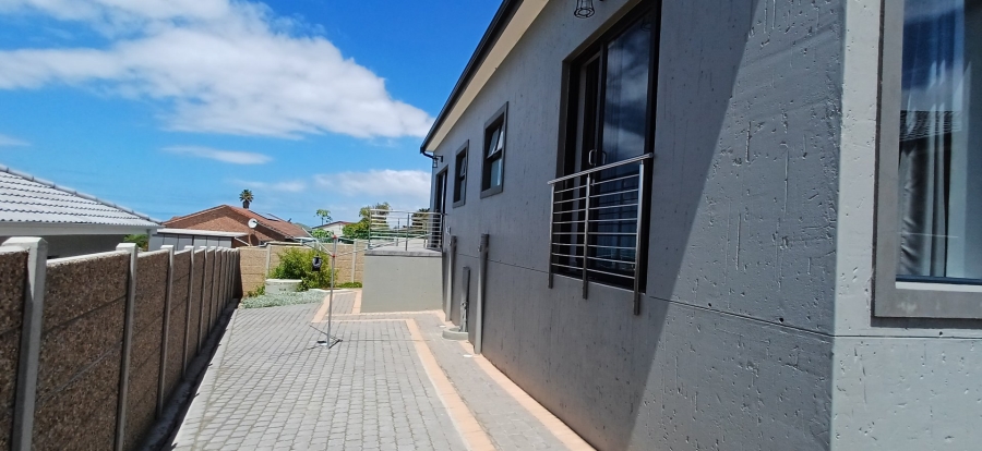 3 Bedroom Property for Sale in Dana Bay Western Cape